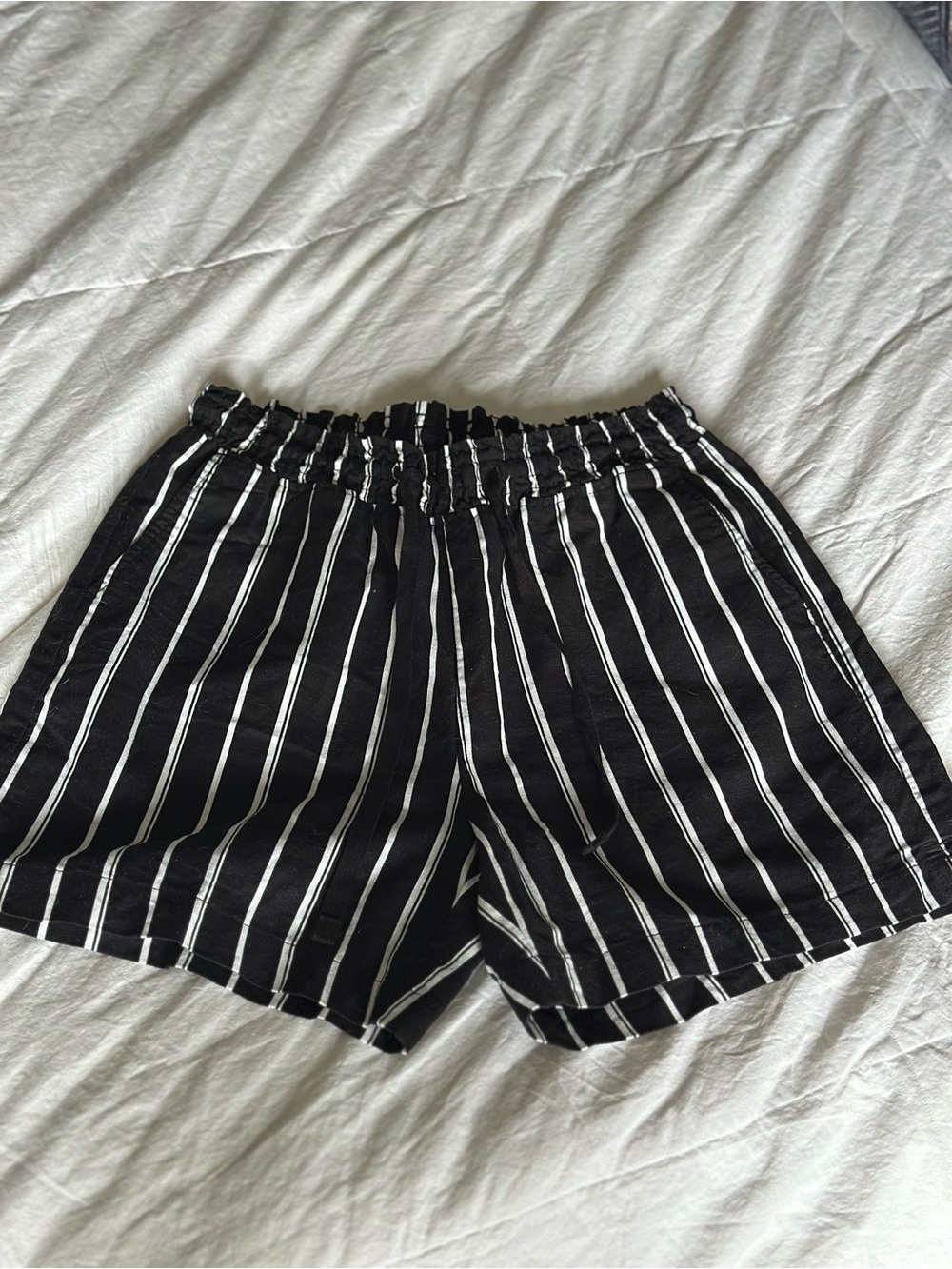 JACHS Girlfriend Black and White High-Waist Shorts Cotton and Linen